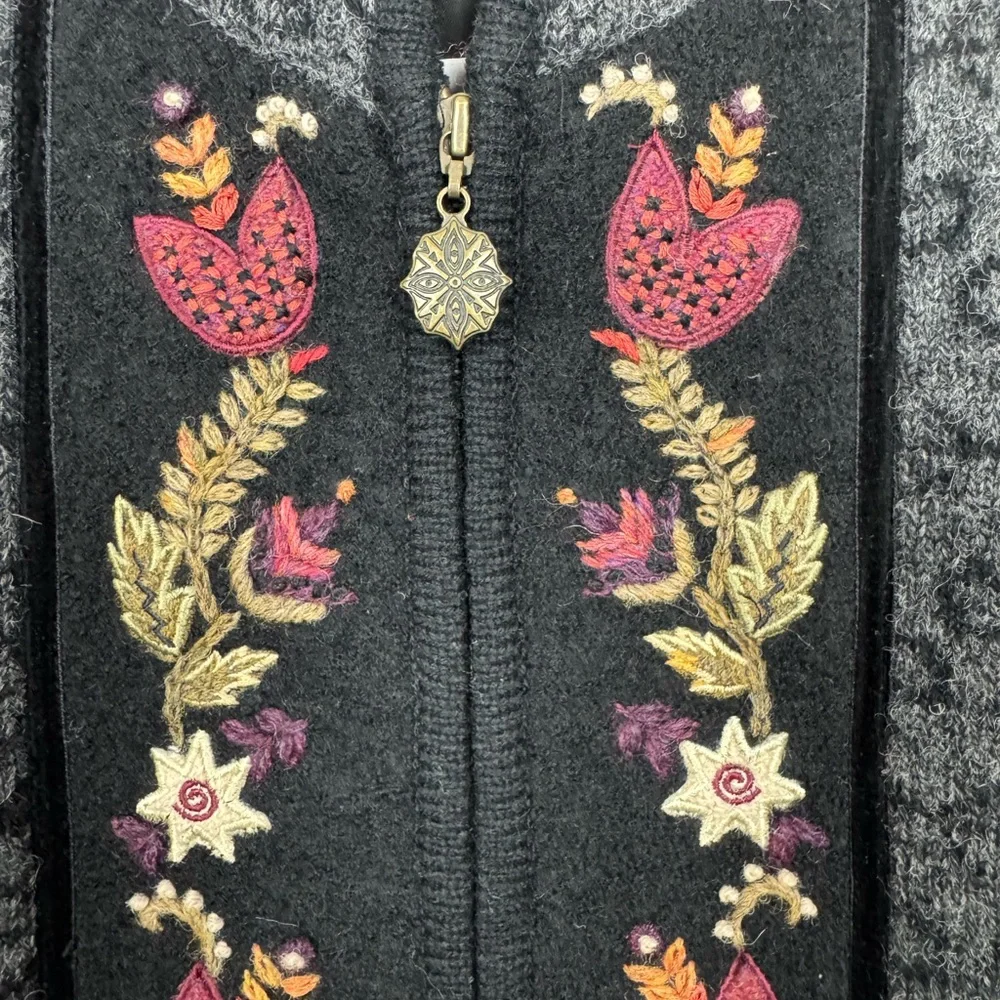 Icelandic Design floral embroidered wool blend zip-front vest S - Picture 5 of 7
